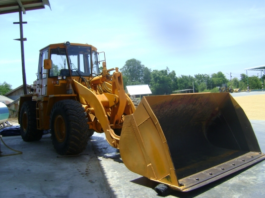 ขายรถตักล้อยาง TCM  850  ด่วน!