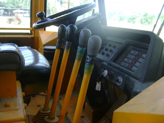 ขายรถตักล้อยาง TCM  850  ด่วน!