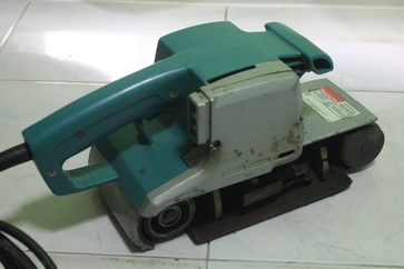 เครื่องขัดกระดาษทรายแบบสายพาน(รถถัง) makita รุ่น9924DBสภาพดีครับ เครื่องขัดกระดาษทรายแบบสายพาน(รถถัง) makita รุ่น9924DBสภาพดีครับ