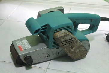 เครื่องขัดกระดาษทรายแบบสายพาน(รถถัง) makita รุ่น9924DBสภาพดีครับ เครื่องขัดกระดาษทรายแบบสายพาน(รถถัง) makita รุ่น9924DBสภาพดีครับ
