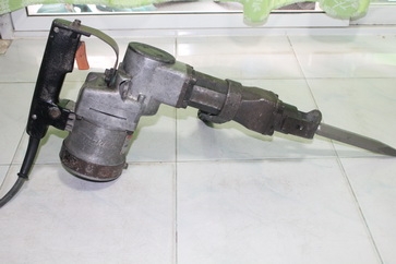 เครื่องสกัดคอนกรีตไฟฟ้าmakitaรุ่นHM1201 สภาพพร้อมใช้งานครับ