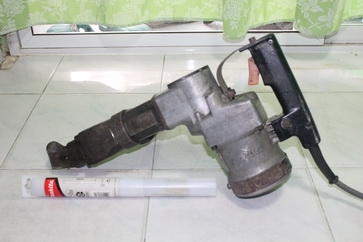 เครื่องสกัดคอนกรีตไฟฟ้าmakitaรุ่นHM1201 สภาพพร้อมใช้งานครับ