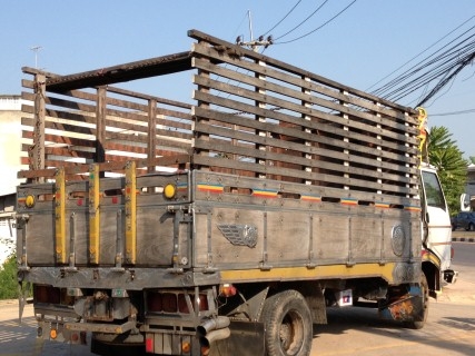 HINO หกล้อ KM 777ปี 35 เครื่อง 117 HD เดิม ๆ กะบะไม้มะค่าทั้งลูก ยางดี ขับดี ซัซซีสวย 440,000