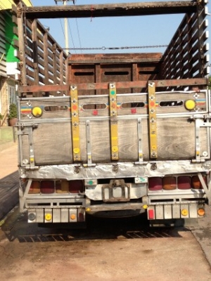 HINO หกล้อ KM 777ปี 35 เครื่อง 117 HD เดิม ๆ กะบะไม้มะค่าทั้งลูก ยางดี ขับดี ซัซซีสวย 440,000 HINO หกล้อ KM 777ปี 35 เครื่อง 117 HD เดิม ๆ กะบะไม้มะค่าทั้งลูก ยางดี ขับดี ซัซซีสวย 440,000