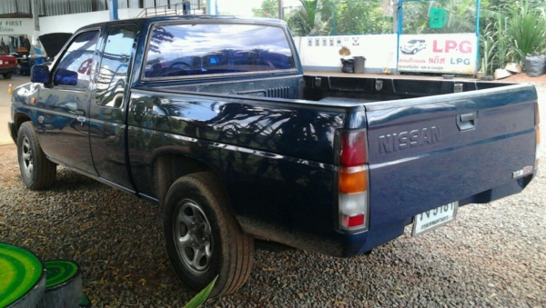 NISSAN BIG M KINGCAB BDi 2.5 MT ปี 39 จอโค้งแล้ว รถสภาพดีสวยจัดทั้งภายรอกและภายใน เครื่องแน่นแรงดี ภายในเก๋งสวยครบ เบาะไม่มีขาดไม่มีผุ กระบะปูพื้นยางลายเนอร์ ช่วงล่างคัชซีไม่มีผุ ยางสภาพดีพร้อมใช้งานได้เลย เอกสารทะเบียนภาษีครบพร้อมโอน ราคาต่อรองได้ครับ