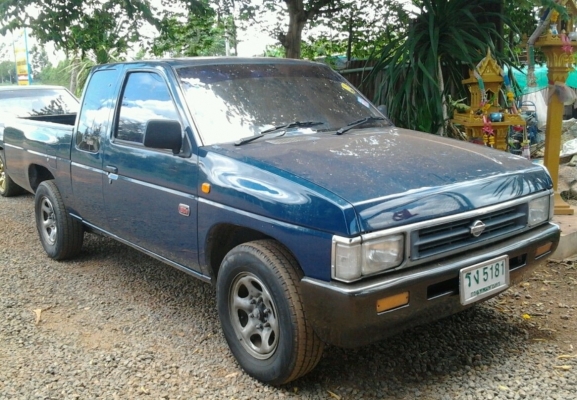 NISSAN BIG M KINGCAB BDi 2.5 MT ปี 39 จอโค้งแล้ว รถสภาพดีสวยจัดทั้งภายรอกและภายใน เครื่องแน่นแรงดี ภายในเก๋งสวยครบ เบาะไม่มีขาดไม่มีผุ กระบะปูพื้นยางลายเนอร์ ช่วงล่างคัชซีไม่มีผุ ยางสภาพดีพร้อมใช้งานได้เลย เอกสารทะเบียนภาษีครบพร้อมโอน ราคาต่อรองได้ครับ