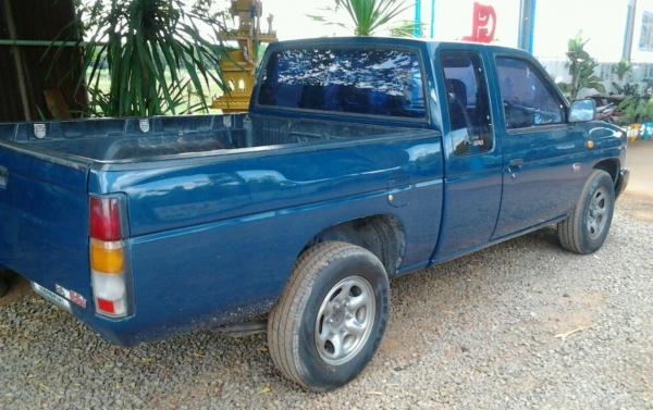NISSAN BIG M KINGCAB BDi 2.5 MT ปี 39 จอโค้งแล้ว รถสภาพดีสวยจัดทั้งภายรอกและภายใน เครื่องแน่นแรงดี ภายในเก๋งสวยครบ เบาะไม่มีขาดไม่มีผุ กระบะปูพื้นยางลายเนอร์ ช่วงล่างคัชซีไม่มีผุ ยางสภาพดีพร้อมใช้งานได้เลย เอกสารทะเบียนภาษีครบพร้อมโอน ราคาต่อรองได้ครับ