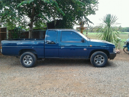 NISSAN BIG M KINGCAB BDi 2.5 MT ปี 39 จอโค้งแล้ว รถสภาพดีสวยจัดทั้งภายรอกและภายใน เครื่องแน่นแรงดี ภายในเก๋งสวยครบ เบาะไม่มีขาดไม่มีผุ กระบะปูพื้นยางลายเนอร์ ช่วงล่างคัชซีไม่มีผุ ยางสภาพดีพร้อมใช้งานได้เลย เอกสารทะเบียนภาษีครบพร้อมโอน ราคาต่อรองได้ครับ