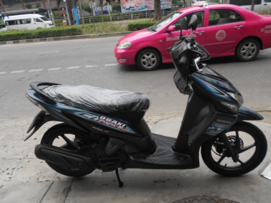 Honda-Click 110cc ราคาถูกๆครับ ชุดสีสวยๆล้อแม้กแท้ เข้ามาดูก่อนครับ