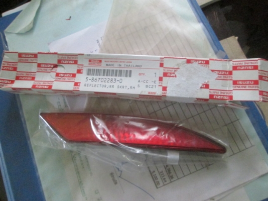 ขาย ทับทิมสเกิร์ตกันชนหลัง ISUZU-MU7 ปี 2010 ด้านขวา