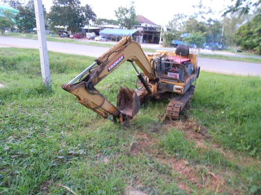 รถจอดเป็นปี ขายรถแบคโฮ PC30 ยันม้า ขายตามสภาพ   จอดนานครับไม่ได้ใช้งานเลยลองติดเครืองใช้งานดู