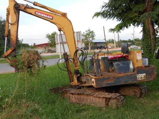 รถจอดเป็นปี ขายรถแบคโฮ PC30 ยันม้า ขายตามสภาพ   จอดนานครับไม่ได้ใช้งานเลยลองติดเครืองใช้งานดู