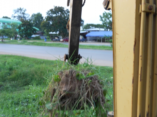 รถจอดเป็นปี ขายรถแบคโฮ PC30 ยันม้า ขายตามสภาพ   จอดนานครับไม่ได้ใช้งานเลยลองติดเครืองใช้งานดู