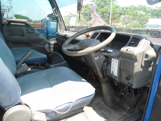 ขายด่วนหกล้อ NPR71L 135 แรงปี2548 ยาว4.3เมตรสภาพพร้อมใช้ีรบจอง 0801515451 0811838154