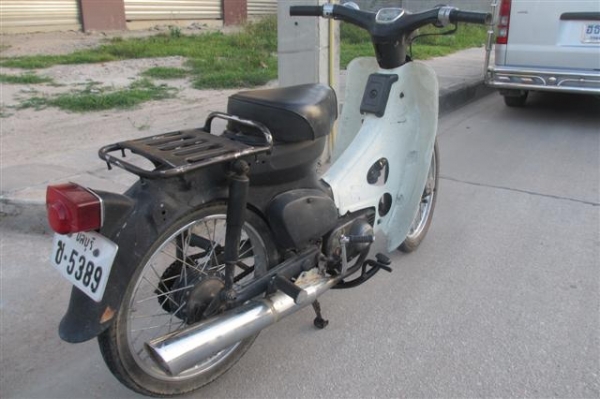 ขาย C90 เครื่องเดิมมีเล่มทะเบียนพร้อมชุดโอน (จัดส่งได้ครับ)