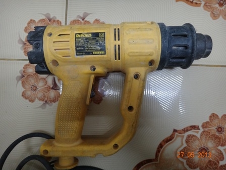 ปืนเป่าลมร้อนDEWALTและSUNDEXมี2ตัวครับ ปืนเป่าลมร้อนDEWALTและSUNDEXมี2ตัวครับ