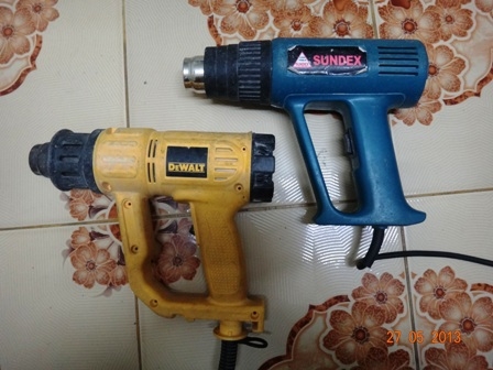 ปืนเป่าลมร้อนDEWALTและSUNDEXมี2ตัวครับ