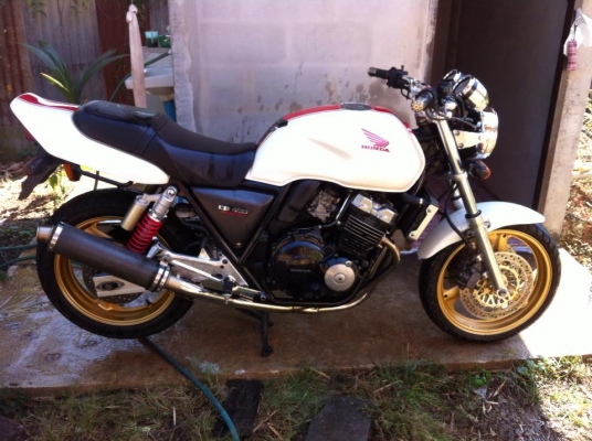 รถขาย 75000 รถมีสรรพสามิต ระบบไฟติดครบ เครื่องวิ่งดี ไม่มีปัญหา ยางหน้าหลังเหลือเยอะ  รถไม่เคยชน ไม่เคยล้ม วิ่งปกติดี  รถอยู่หนองไผ่ เพชรบูรณ์  สนใจติดต่อ รุต 081-3585353 มอเตอร์ไซค์