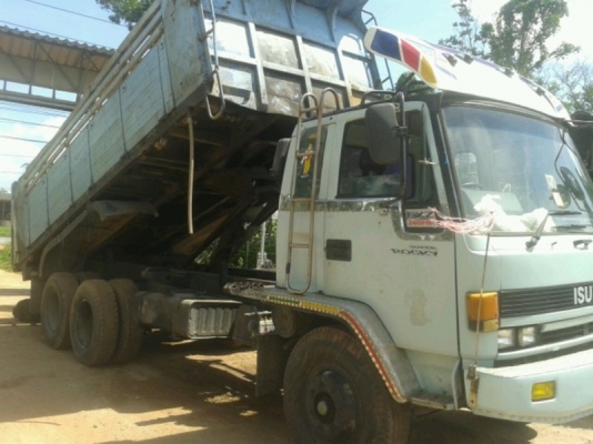 รถอิซูซุ 10 ล้อดั้ม 175 แรงม้า  สนใจติดต่อ 081 - 6079515