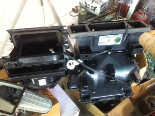 -ขายกระจกรถตู้และตู้แอร์ของ Commuter ตัวใหม่