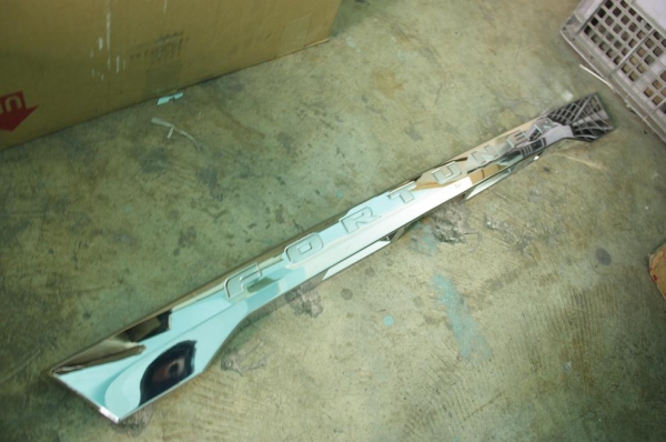 ขายคิ้วฝาท้าย FORTUNER 2012