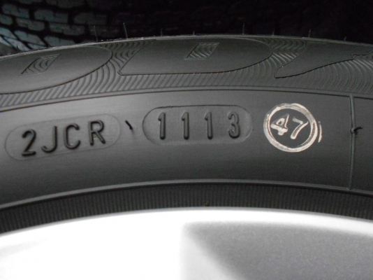 ขายล้อแม็ก honda jazz ขอบ 15 พร้อมยางป้ายแดงปี 13/เทิร์นได้-ใส่ฟรีค่ะ