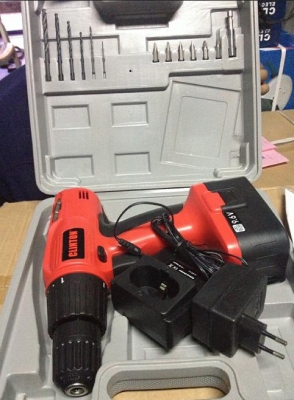 สว่านแบตเตอรี่ 9.6v CLINTON