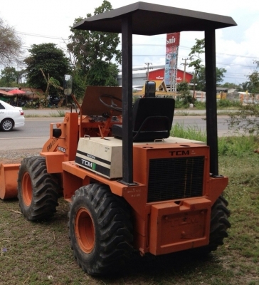 TCM 808A รถตักล้อยางเอวอ่อน สภาพสวยเหมือนรถเก่านอกเลยครับ เครื่องแน่นแรงดี ตักได้ 1.5 คิว ช่วงล่างดีเดิมๆไม่มีปัญหาเลยครับ ยางสภาพดี 4 เส้นหน้าหลังประมาณ 80\% พร้อมทำงานได้เลย ราคาต่อรองได้ครับ TCM 808A รถตักล้อยางเอวอ่อน สภาพสวยเหมือนรถเก่านอกเลยครับ เครื่องแน่นแรงดี ตักได้ 1.5 คิว ช่วงล่างดีเดิมๆไม่มีปัญหาเลยครับ ยางสภาพดี 4 เส้นหน้าหลังประมาณ 80\% พร้อมทำงานได้เลย ราคาต่อรองได้ครับ