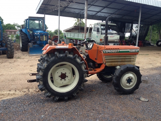 ขายคูโบต้าL2402 4WDราคาต่อรองได้คับสมใจโท088-4267077(แอ๊ป) ขายคูโบต้าL2402 4WDราคาต่อรองได้คับสมใจโท088-4267077(แอ๊ป)