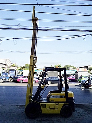 ขายรถยกโคม้สสึ 1.5 ตัน  รุ่น15 เครื่องเบนซิน   กระบอกคู่   เสาสูง 4 เมตร  พวงมาลัยเพาเว่อร์  สีเดิมจากนอก นำเข้าจากญี่ปุ่น ใช้งานได้ทันที