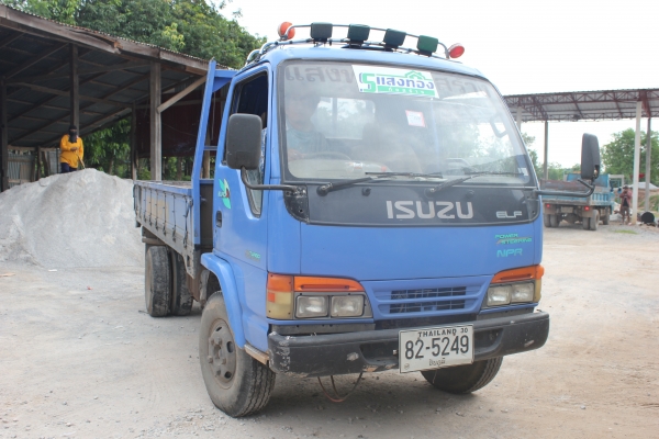 รถหกล้อ กลาง ISUZU  4สูบ 100 แรงม้า ยาว 4.20 เครื่องรุ่นใหม่ 4 B22 ใช้งานดีมาก เล่มทะเบียนพร้อม