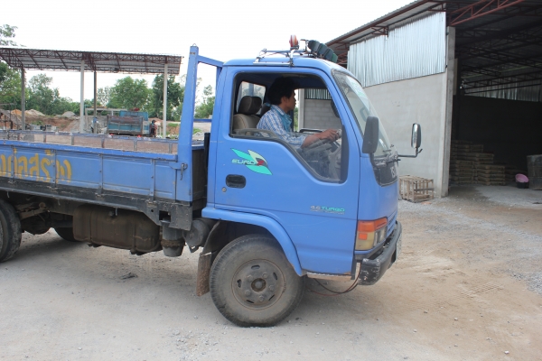 รถหกล้อ กลาง ISUZU  4สูบ 100 แรงม้า ยาว 4.20 เครื่องรุ่นใหม่ 4 B22 ใช้งานดีมาก เล่มทะเบียนพร้อม