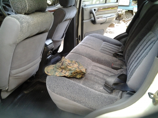 ขายปี98 รถเบนครับ เครื่องดีเซล 2,900 CC เกียร์ธรรมดา โฟรวิล 4X4 ลดราคาสุดๆกันไปเลย จาก 295,000.- เหลือเพียง 250,000.- เท่านั้น