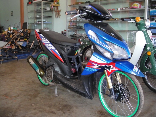 ขาย Honda Click  สีน้ำเงิน-ดำ สภาพสวยพร้อมใช้งาน