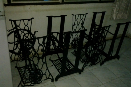 ขาจักรใยแมงมุมงานเก่าของซิงเกอร์งานสวยๆๆครับสภาพเดิมๆครับ  ไม่ใช่งานเลียนแบบครับ  หายากแล้วครับ  ราคานี้ผมพร้อมส่งให้ครับ