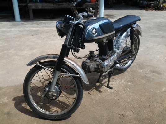 ขาย Honda  รุ่นCD 70 มีทะเบียน ขี่ได้เลย เพียง 12,500 บาท ลดราคาครับ 11,000 บาทครับ