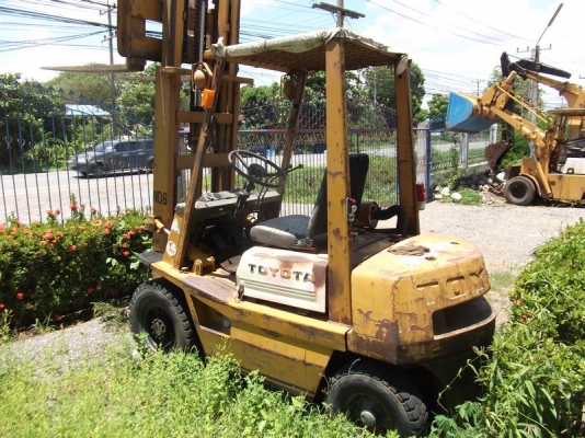 ขายโฟร์คลิฟต์ TOYOTA  2ตัน ดีเซล เสา3เมตร