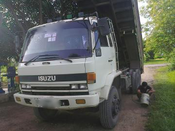 ขายรถบรรทุกสิบล้อดั๊มพ์ Isuzu 240 หัวขาว 2 เพลาดั๊มพ์เหล็กแผงข้างไม้ เครื่องเกียร์เดิม ยางดี ทะเบียนพร้อม