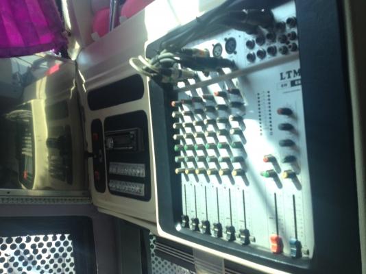 ขายรถบัส 8 ล้อ แชสซี Hino เครื่อง MITSUBISHI 8DC9 เทอโบคู่ สูง 4.20 ม. ยางใหม่ มิชลิน 8 เส้น