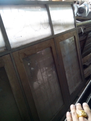 บานหน้าต่างไม้สักพร้อมวงกบพร้อมเหล็กดัด