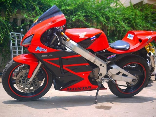 ขาย CBR400 แฟริ่ง Rc212 พร้อมท่อสูตร Yoshi แคปล่า ยางหน้าหลังเหลืออีกเยอะ ทะเบียนแท้ราคา 89000 จัดไฟแนนท์ได้ ดาวน์ 44000 ผ่อนได้ไม่เกินสามปี 0803355484 by 400 clubthailand www.400clubthailand.com