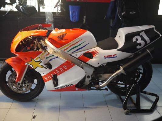 รับสั่งประกอบ Cbr400 Vfr Nc30 Nc35 จัดไฟแนนท์ได้เลือกสีเลือกลายเลือกแฟริ่งได้