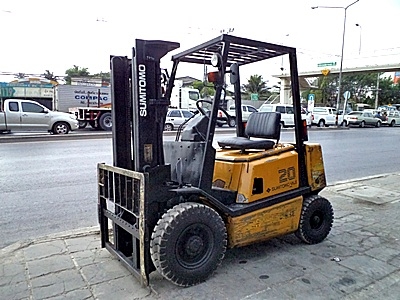 ขายรถยกSUMITOMO 2 ตัน (รุ่นใหม่)  เครื่องดีเซล กระบอกคู่ เสาสูง 3 เมตร ยางตันใหม่ 4 ล้อ  พวงมาลัยเพาเว่อร์  สีเดิมจากนอก นำเข้าจากญี่ปุ่น ใช้งานได้ทันที