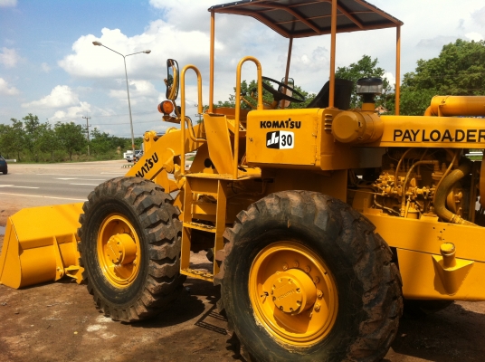 ขายด่วน KOMATSU JH30 เครื่องยต์ฟิตใหม่ ระบบเบรคใหม่ ยางใหม่ 4 เส้น เกียร์ดี ทอร์คดี ทำสีใหม่ ต่อแขน ขยายบุ้งกี๋แล้ว สภาพพร้อมใช้งานได้ทันที จัดส่งฟรีทั่วประเทศ ราคาคุยกับเข้าของโดยตรง