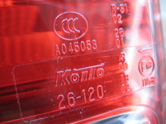 ไฟท้ายรถตู้ตัวใหม่ ถอดจากป้ายแดง ไม่มีตำหนิ 95\%