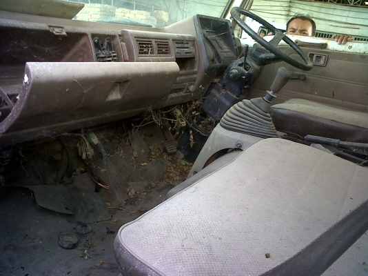 ขายรถหกล้อ FB113 117 HP ห้างแท้เก่าเก็บ ไม่มีเกียร์ แซซซี่สวย ภาษีขาด ต้องจดใหม่ ขายรถหกล้อ FB113 117 HP ห้างแท้เก่าเก็บ ไม่มีเกียร์ แซซซี่สวย ภาษีขาด ต้องจดใหม่