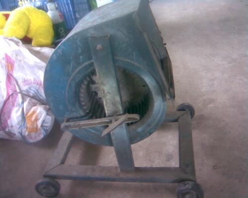 ตัวเป่าควันลมแรงดีครับสภาพพร้อมใช้งานครับสวยๆครับมีล้อหมุนเคลื่อนที่ง่ายครับราคานี้คุ้มครับ