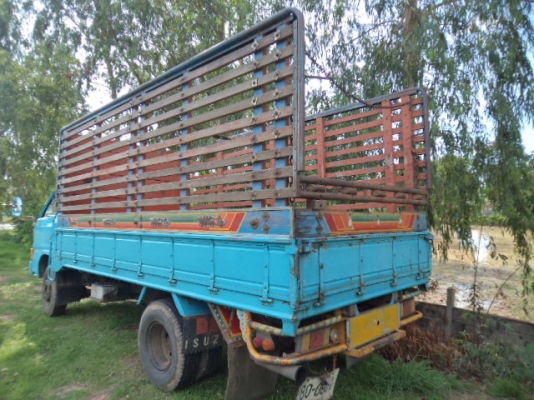 ขาบรถ6ล้ออีซูซุKS 110แรง สภาพสวยๆ พร้อมใช้งานคับ