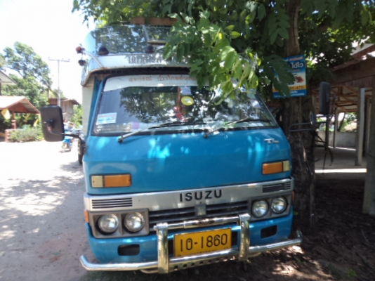 ขายรถ6ล้อโดยสาร อีซูซุTL100  สภาพสวยพร้อมใช้งานคับ