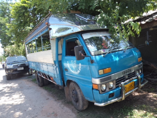 ขายรถ6ล้อโดยสาร อีซูซุTL100  สภาพสวยพร้อมใช้งานคับ